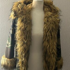 ROIII Camouflage Faux Fur Trimmed Jean Jacket